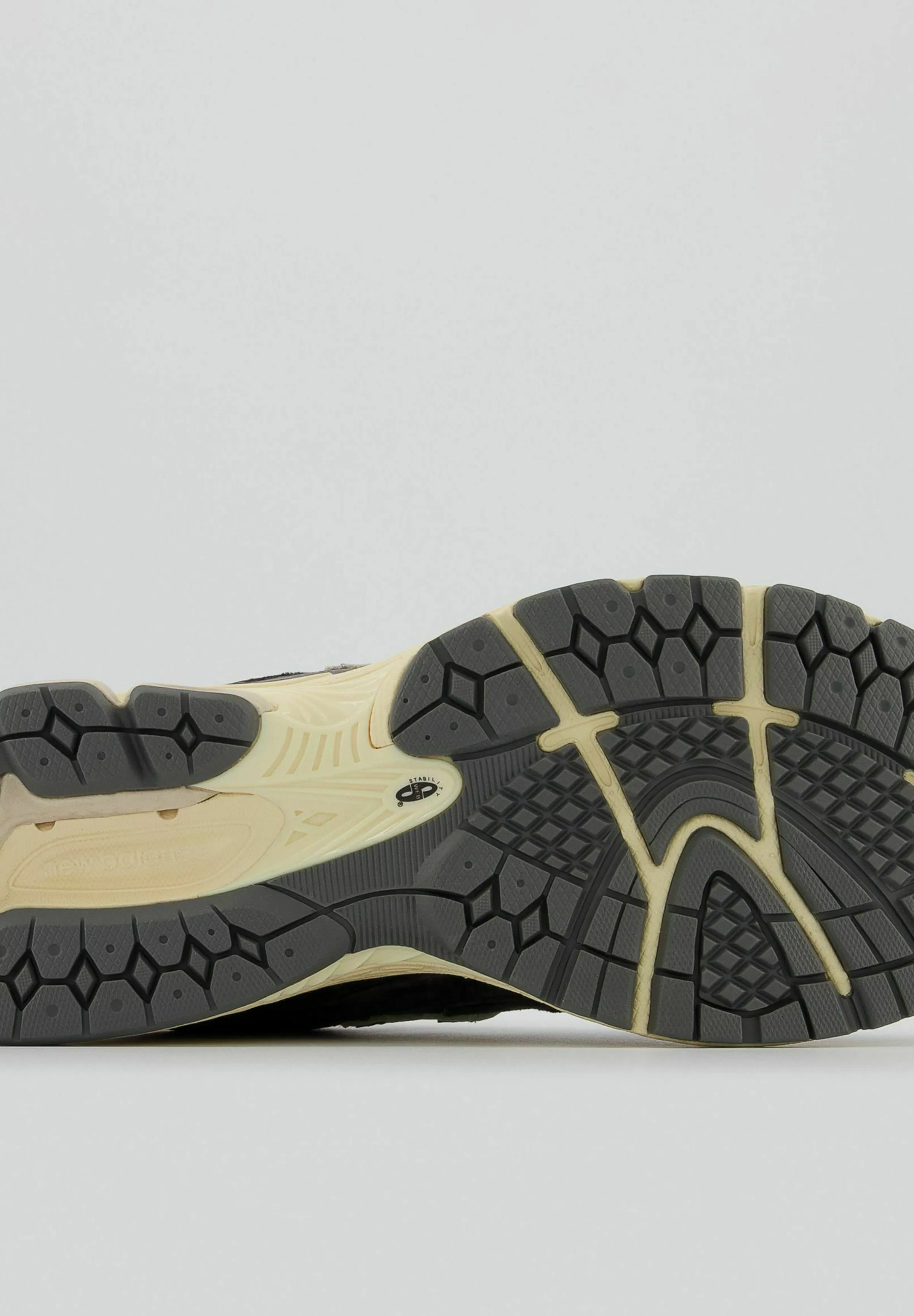 2002R. - Scarpe running neutre