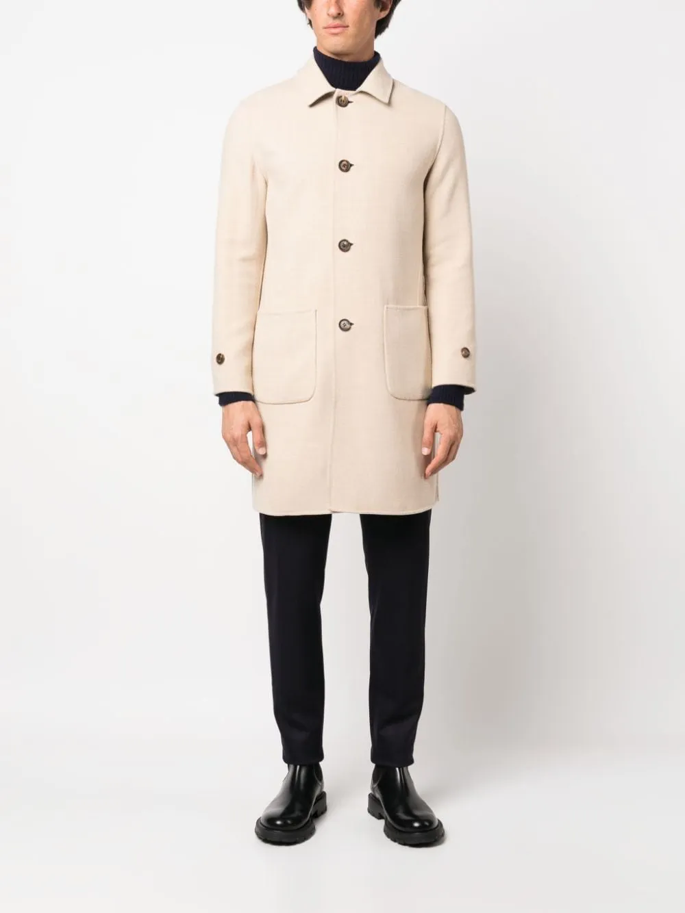 Cappotto con colletto largo in beige - uomo