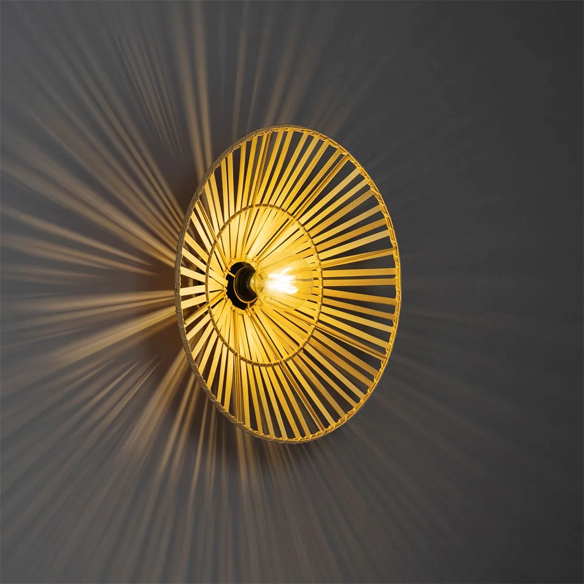 Lampada da parete orientale nera con bambù naturale - Pua