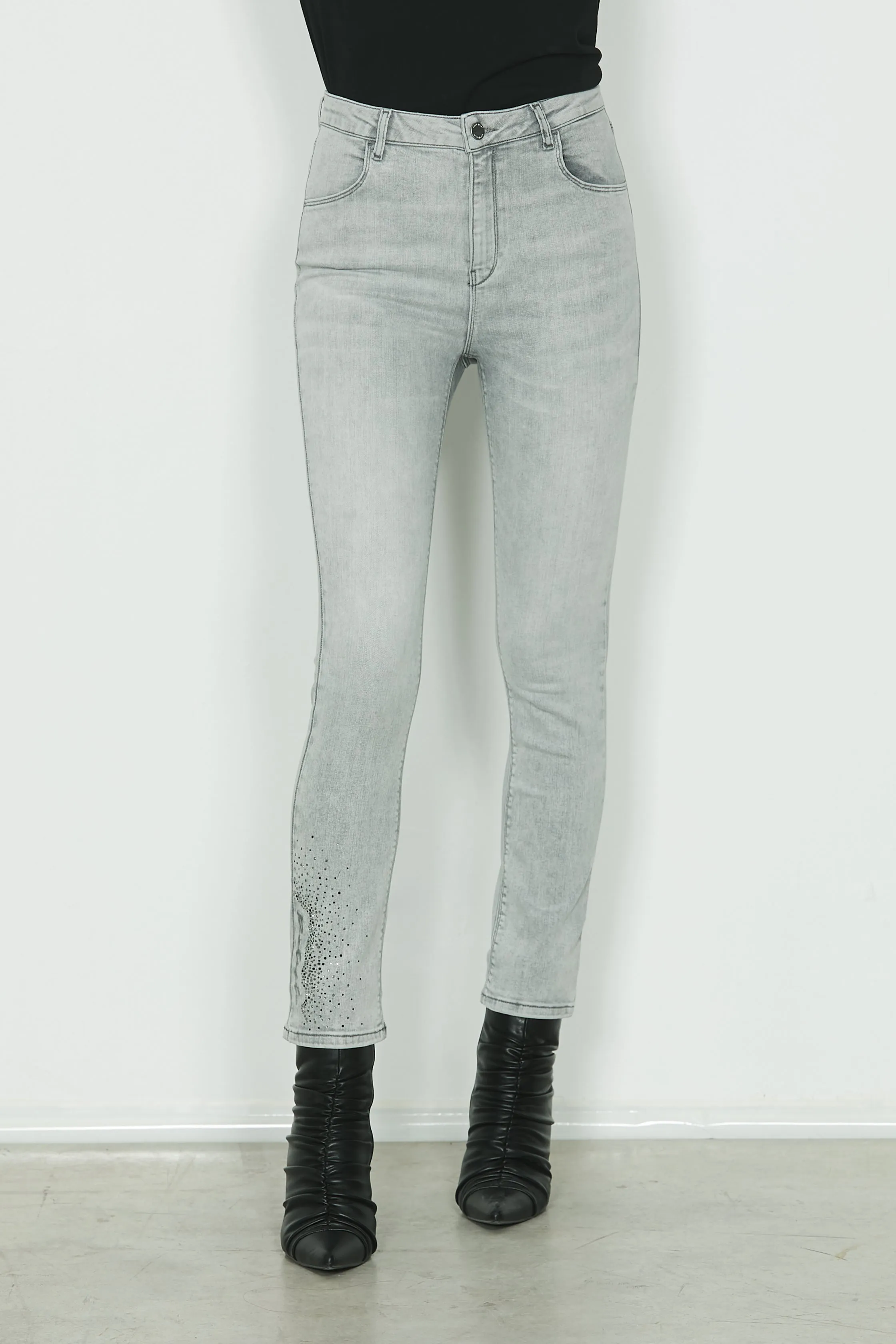Panta KATE_31 vita alta 5 ts con ricamo più strass fondo slim fit in black denim