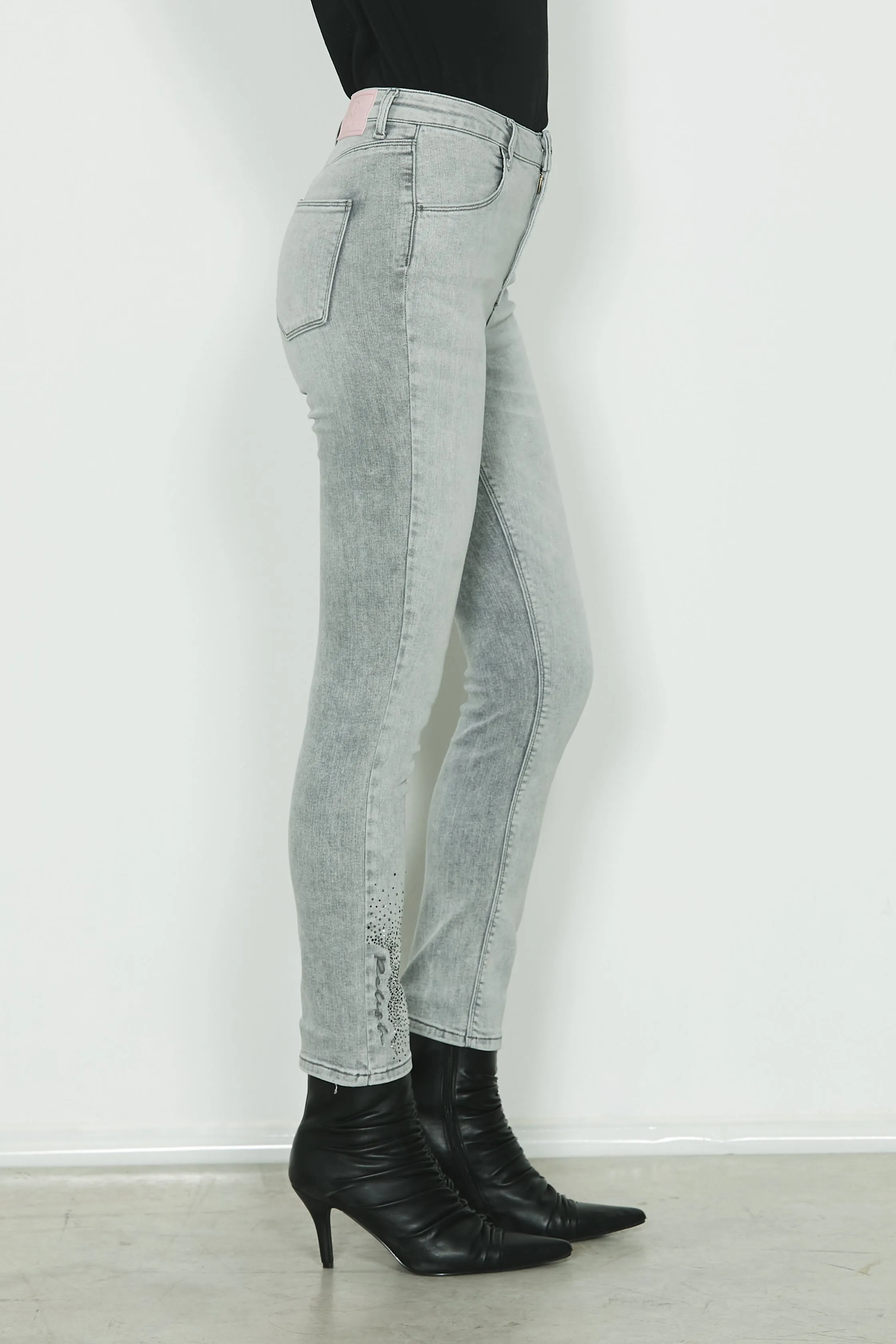 Panta KATE_31 vita alta 5 ts con ricamo più strass fondo slim fit in black denim