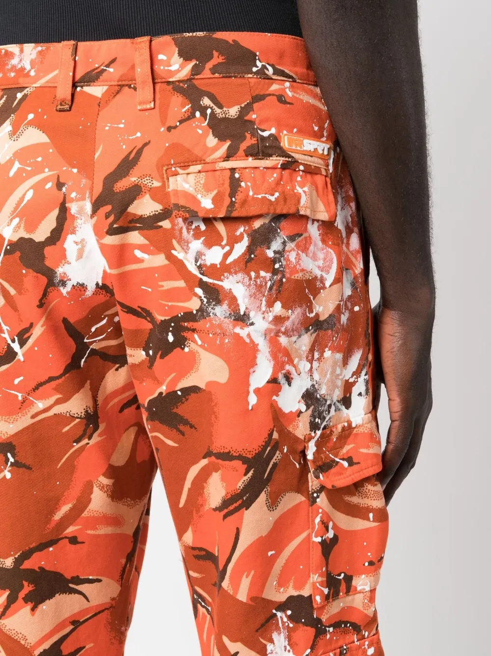 Pantaloni cargo in arancione - uomo
