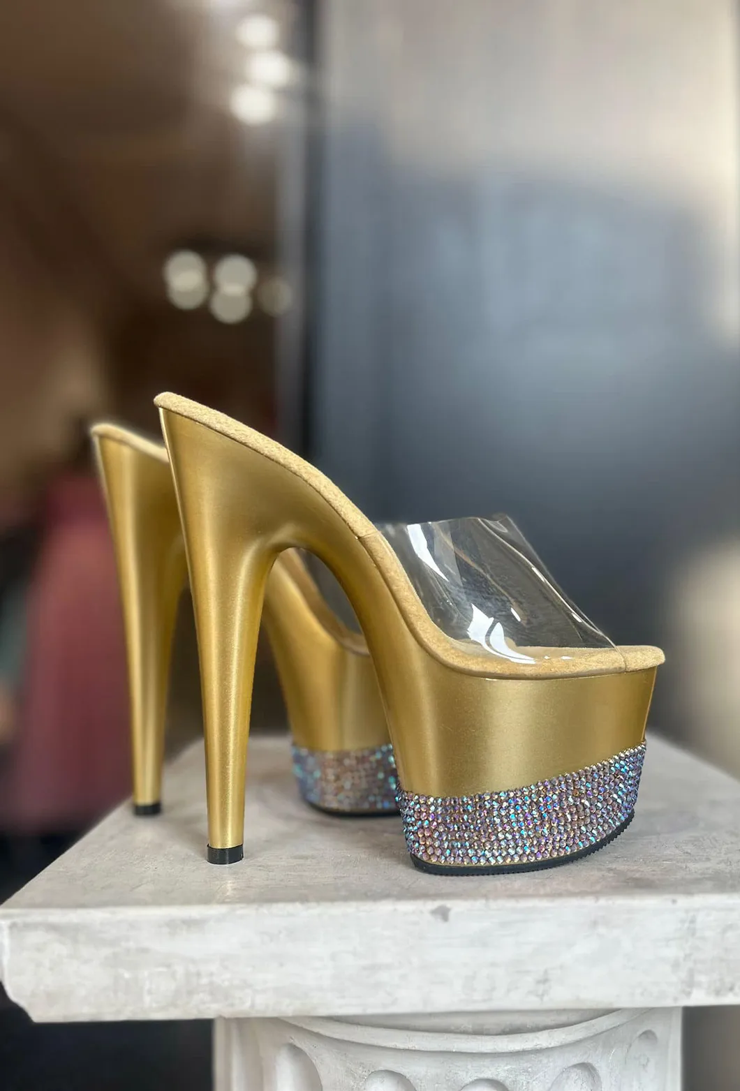 PLEASER Sabot con strass multicolor