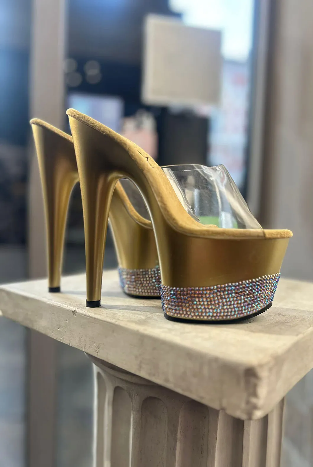PLEASER Sabot con strass multicolor