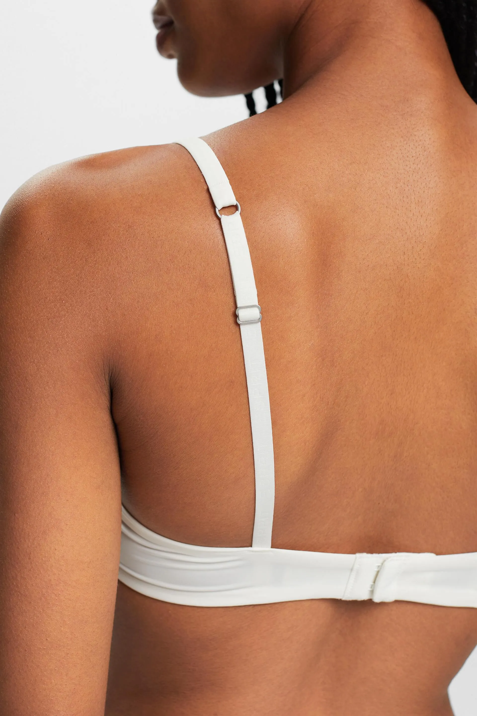 Riciclato: reggiseno imbottito con bordo in pizzo