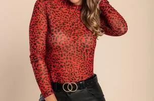 Top semitrasparente con stampa leopardata, rosso