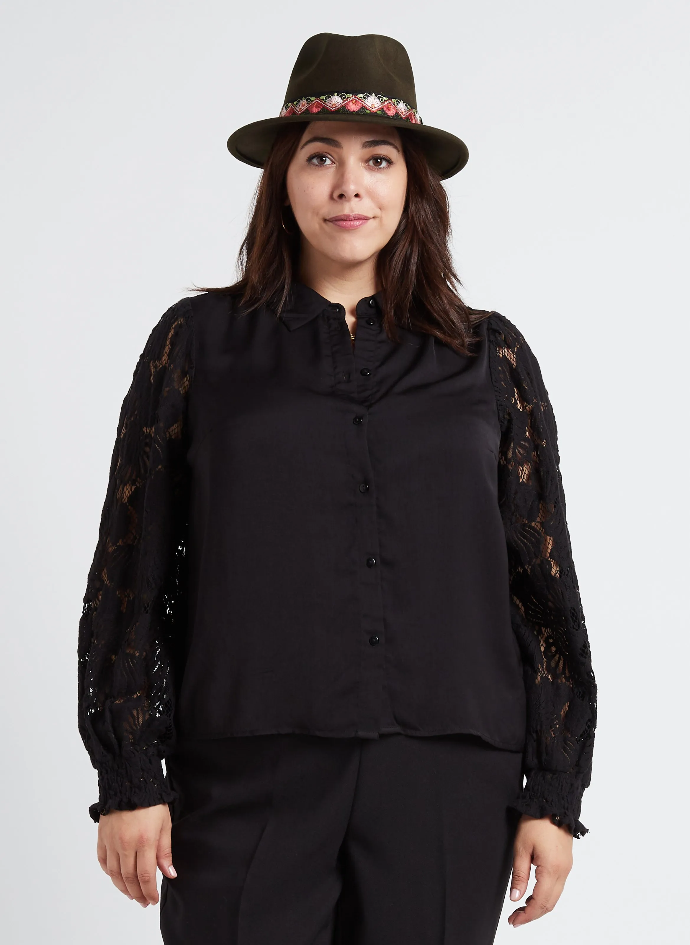  VERO MODA CURVE   CABENA - Camicia collo classico con ricami traforati | Nero