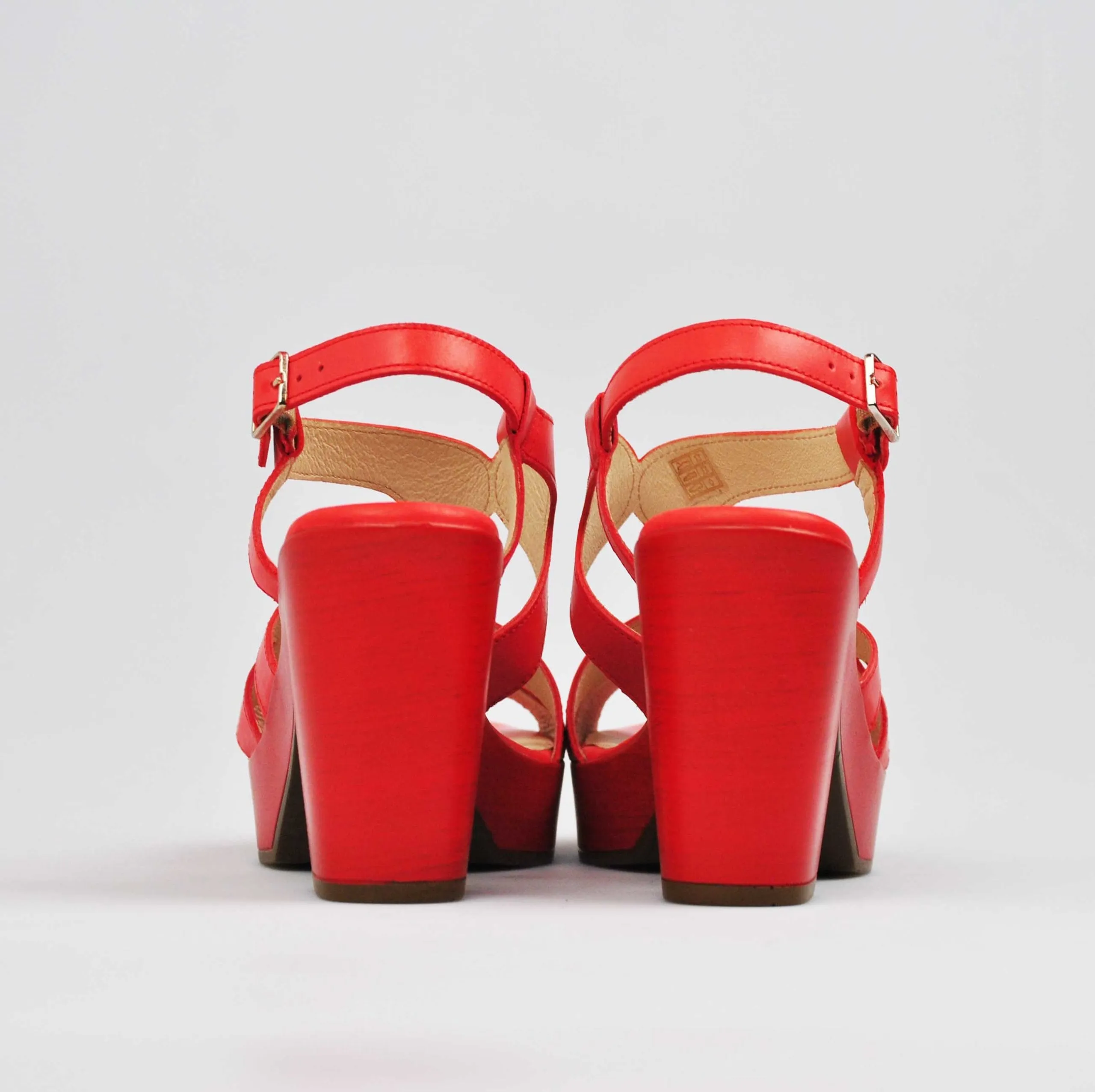 Wonders Sandalo in pelle rosso tacco largo L-9162